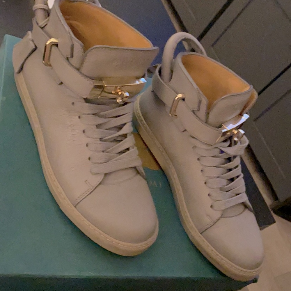 Buscemi 100MM Flat Womens